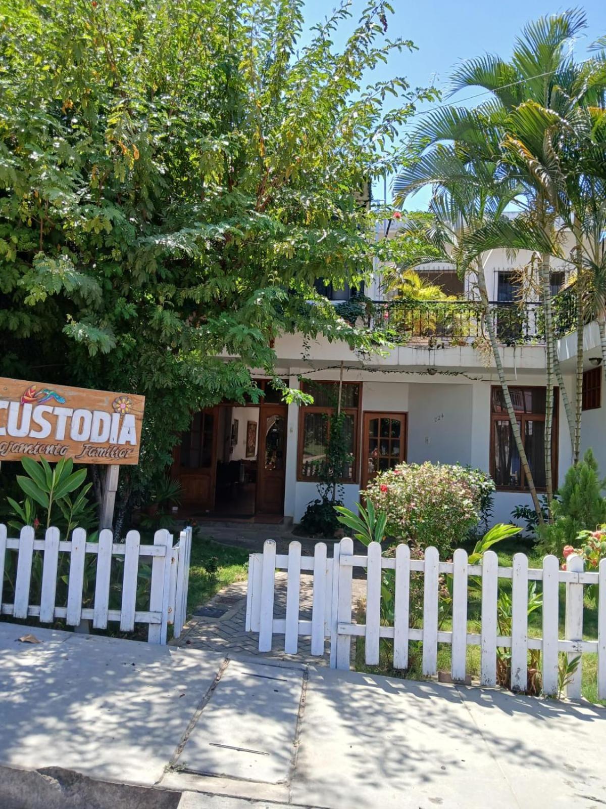 Alojamiento Familiar Custodia Tarapoto Esterno foto